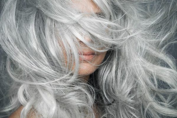 Mơ thấy tóc bạc là điềm báo gì